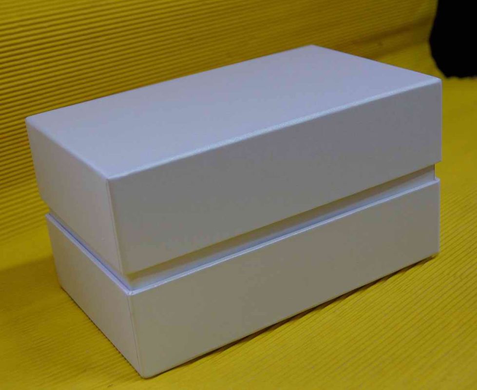 White Personalized Cardboard Gift Boxes Packaging with Lids for Candle / Wine